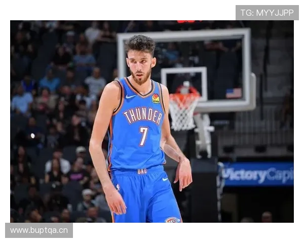 切特·霍姆格伦挡拆拉开防线效率提升显著对比新秀同期水平